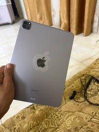 ايباد برو M2 • ١١ انش • يحتاج تبديل لمس