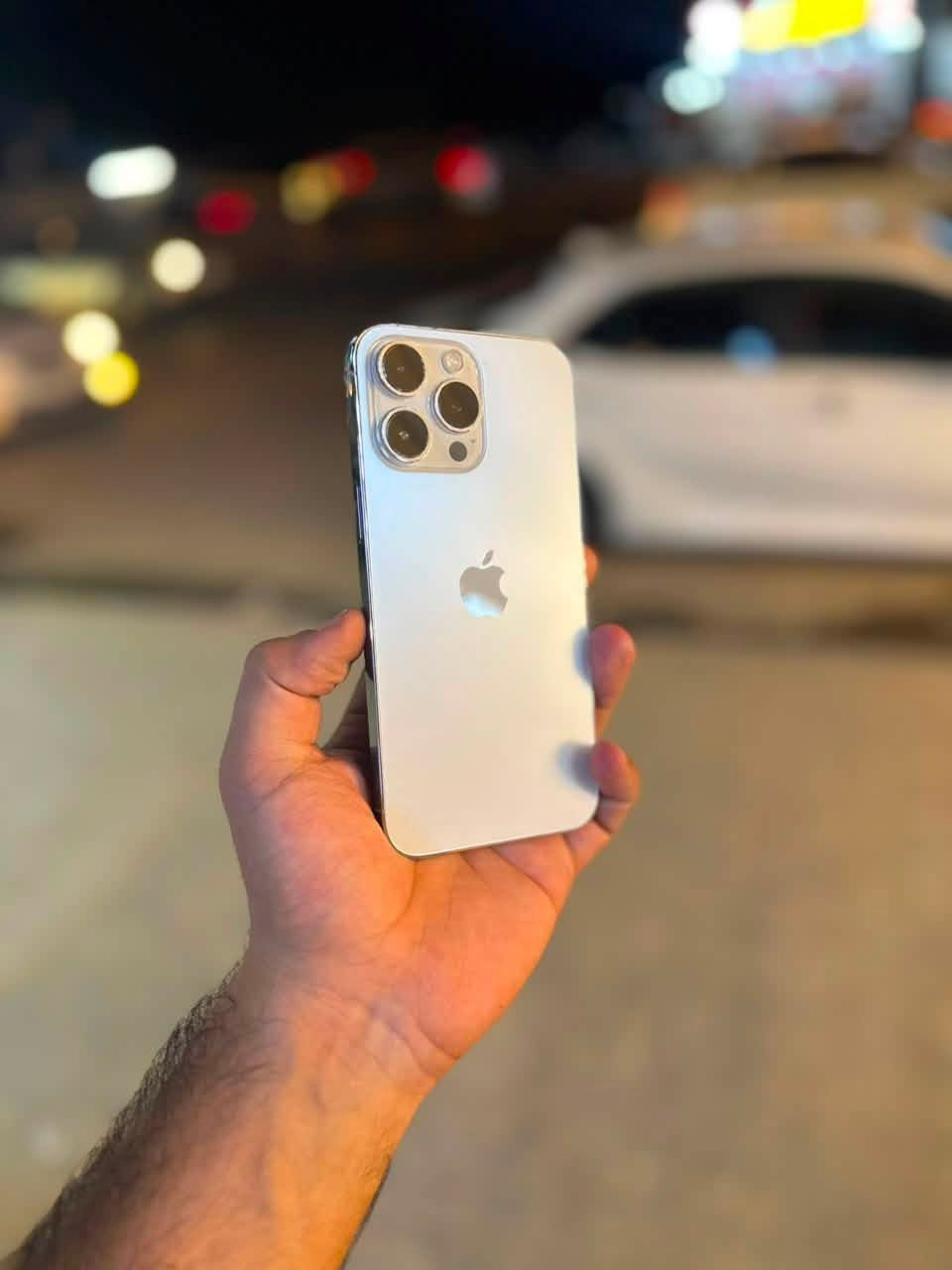 14 برو ماكس
ذاكره 256 
بطاريه 86 بلادي 
شرق اوسط ماستر A/AA 
مبدل شاشه اصليه 3 خيارات 
نضافته 100% 
سعره 585 بي حك جيه 
مكاني نجف حي العسكري تقاطع الهنديه 
***********
