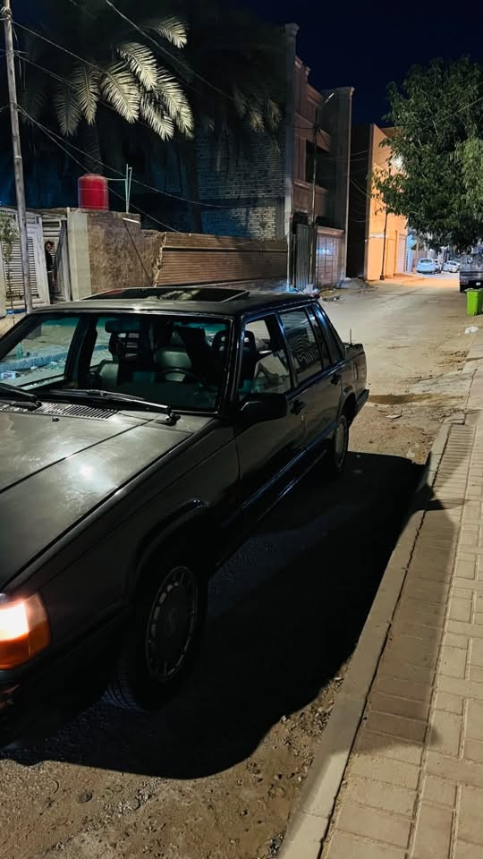 السلام عليكم 
فالفو للبيع 740 
مكينه وكير وحداديه حاويه استوني شادهن 
كهربائيات كامله 
تخم تاير 
غرفه صاج كشنات جلد 
فتحه سقف 
مكان سياره نجف 
***********
