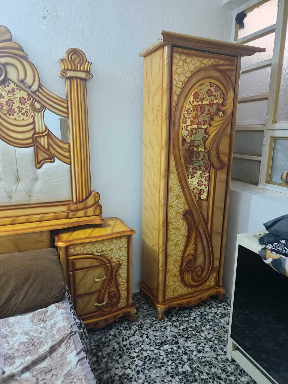 سلام عليكم غرفه نوم تركي للبيع نضيفه كلش سعر مليون وبيه مجال مكاني بغداد للستفسار تصل ***********

