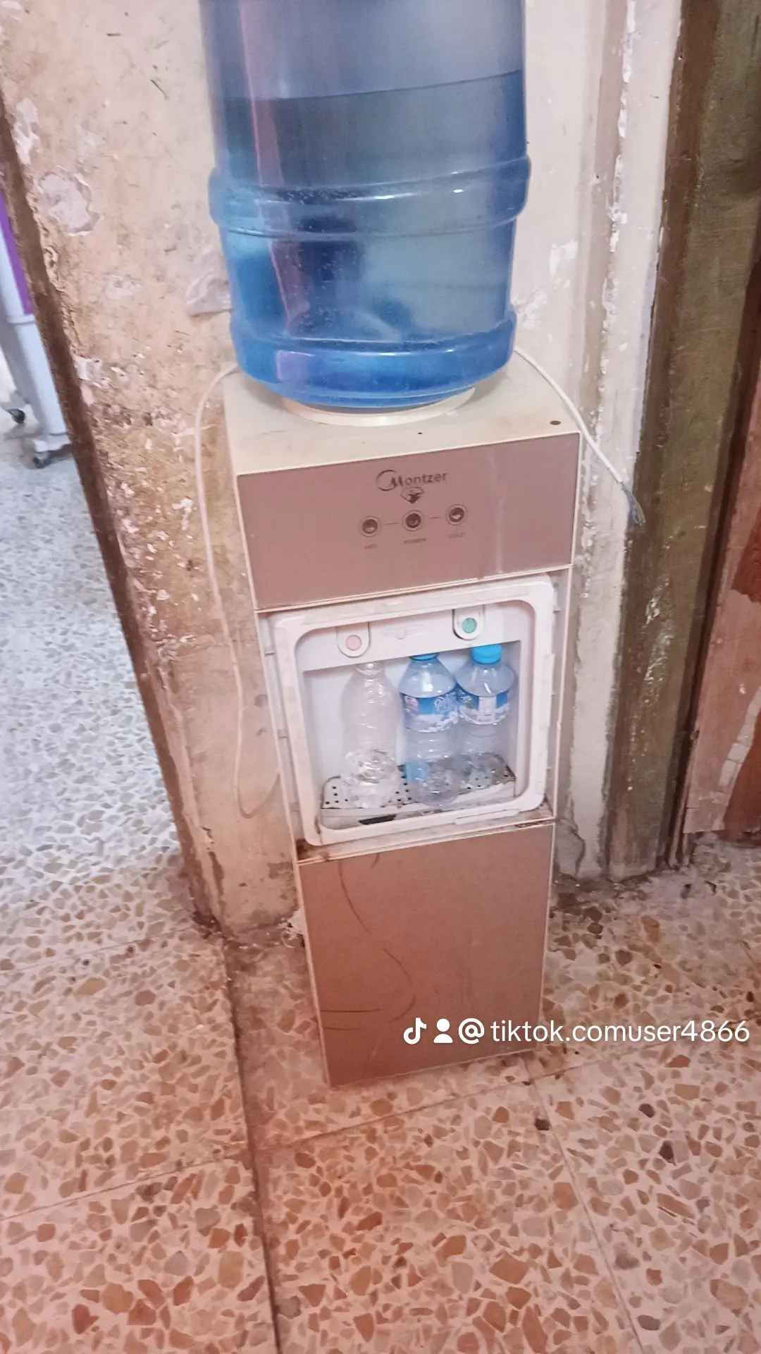 سلام عليكم غراض ابيعهن كلهن شلع مابيع قطعه وحده  الي محتاجهن يخابر ساكن إيجار اربد اتحول قفل ٤٠٠  مبايل‏‪***********‬‏ كربلاء, العراق

نص مكتوب في الصور:
- @tiktok.comuser4866