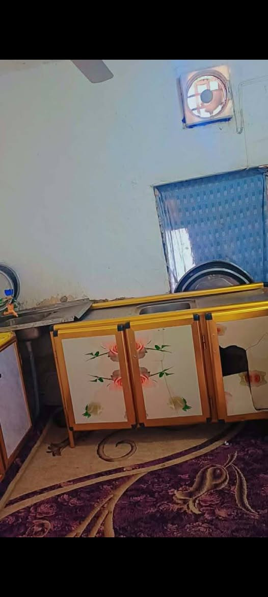 السلام عليكم بيت للبيع الدجيل الثاني سعر البيت 35 وبي مجال مساحه البيت 150 م غرفتين ديوانيه وهول وساحه الاتصال على رقم الهاتف***********
