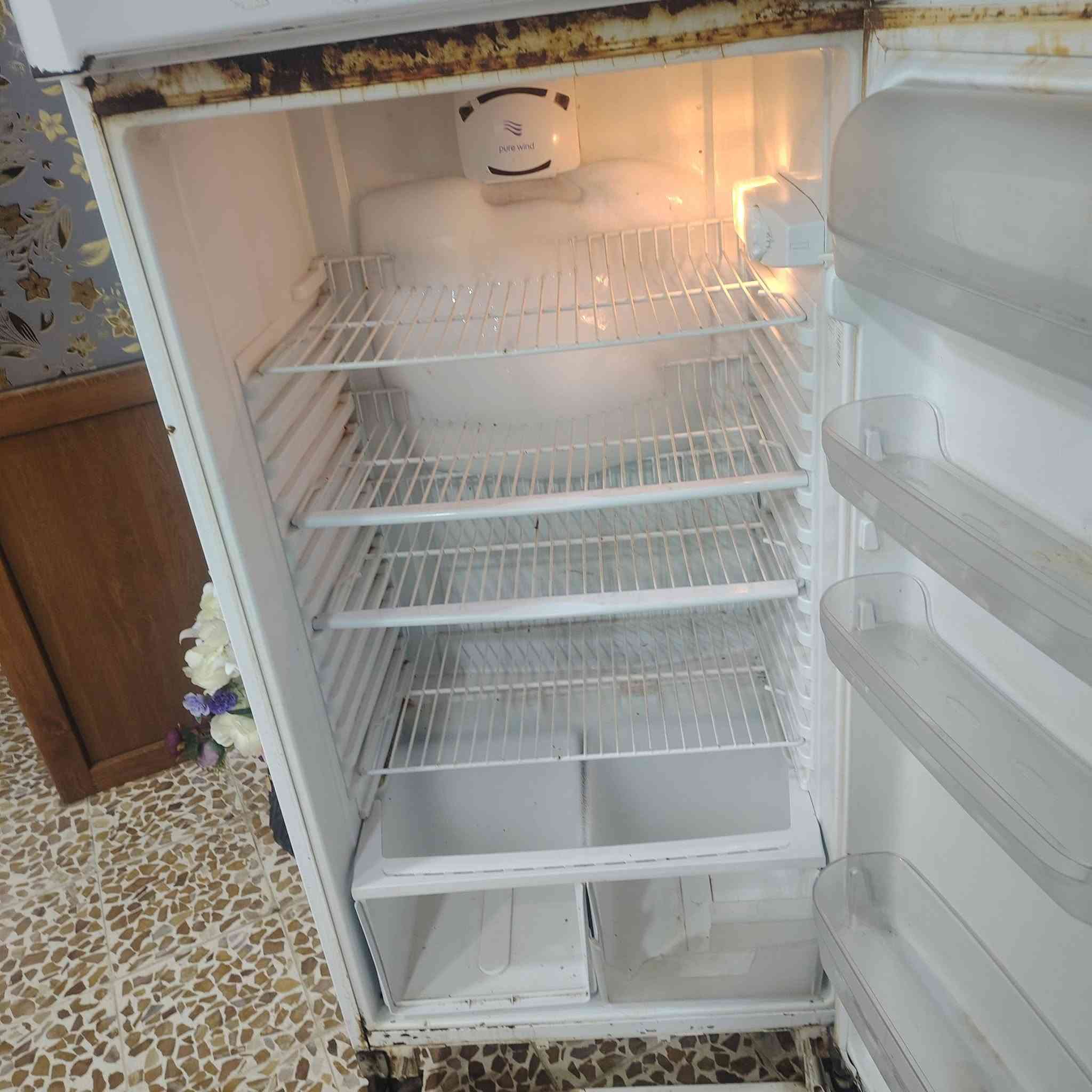 ثلاجة نوع ايندست اصلي
شرط ما واصله مصلح 
العنوان: موصل يارمجة الشرقية
السعر: 150الف 
تواصل: 
***********
***********
