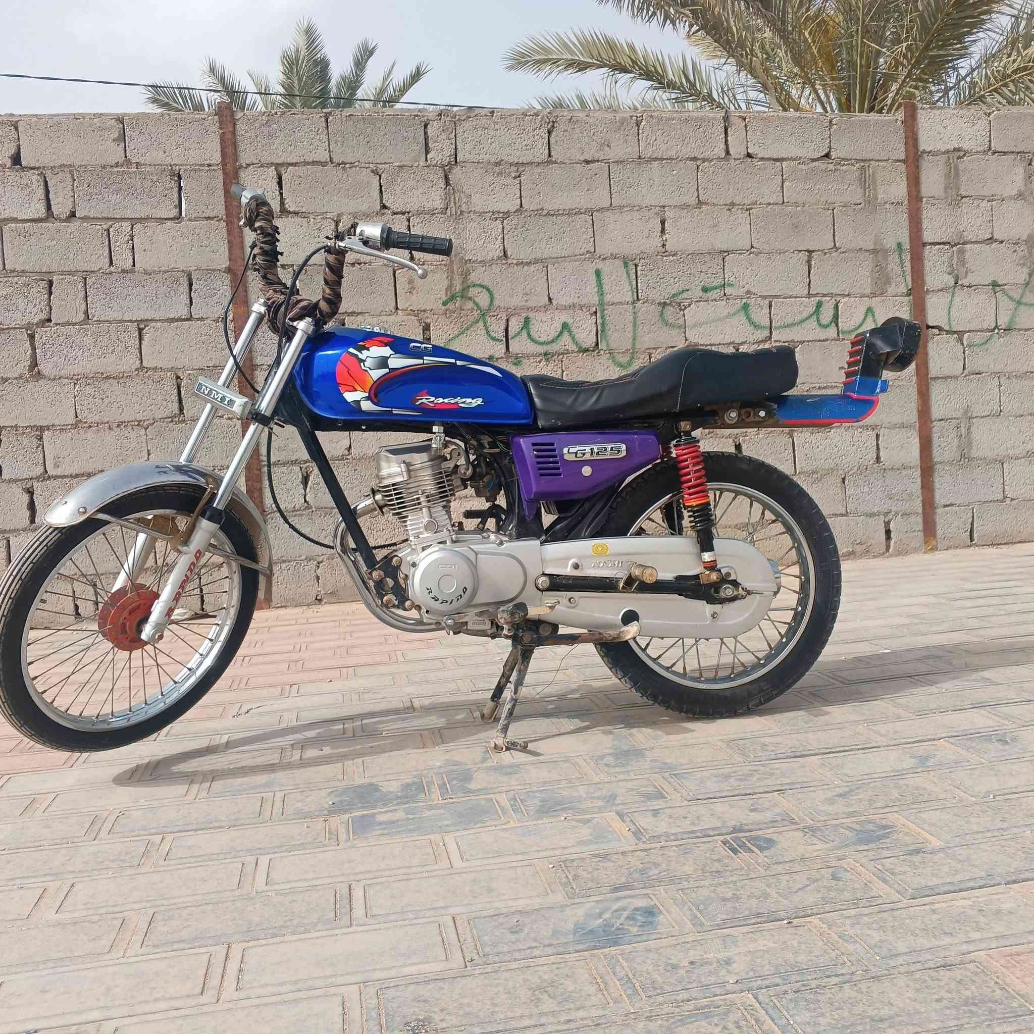 سلام عليكم اربع كير للبيع اوراق اصولي شاصي مديل 12 نضيف البوري الرفيع محرك رابيدو مديل 25 شادله عقل رياضي 4 تحويلات الدراجه خير من الله وكدامك النصبه مكاني كربلاء السعر 575 للستفسار  رقمي ***********
