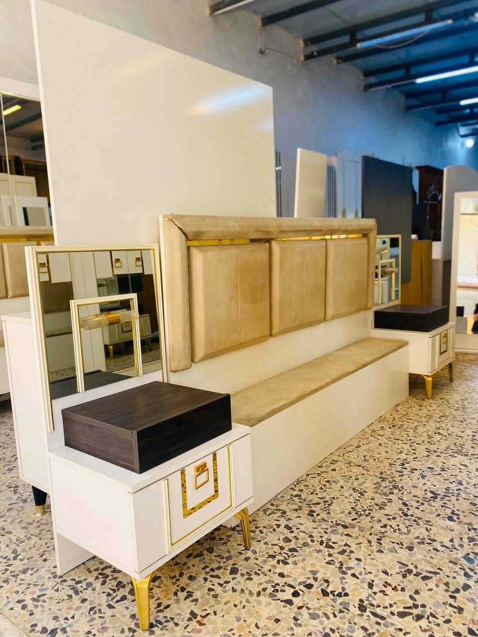 🤍✨ غرفة نوم موديل حديث ✨🤍10قطع كاملة 
خامات ممتازة وجودة عالية
💰 السعر: 850 
مع شد ونقل داخل بغداد مجاني
📩 للحجز والاستفسار راسلونا خاص، ويتوفر لدينا خدمة توصيل للمحفضات بكروه. 🤍🚚

للبيع الحجز والستفسار ع وتساب *********** لخاص محضور  @إشارة
