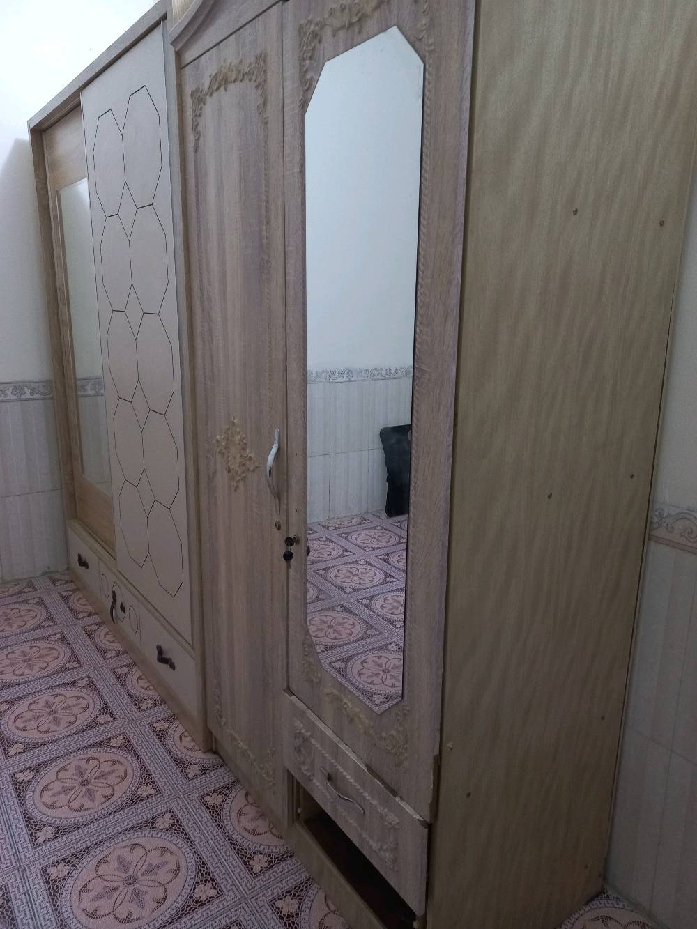 كناتير للبيع 
الكنتور الصغير ب 50 الف
و الكنتور الكبير( السلايد ) ب 230 الف و بيهم مجال قليل