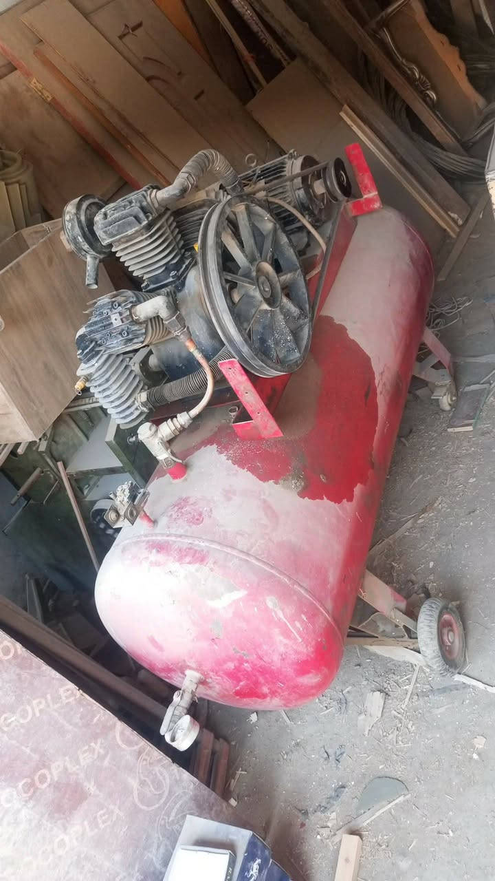 السلام عليكم
مكائن شغالات مع تاروسه 500ثري فيز 
مع رنده دبل 5مراحل بلغاريه سنكل فيز 
تاروسه صغيره عايزه رنكات فقط 
مكلف ب النشر اتصل ***********
***********
اتصل
