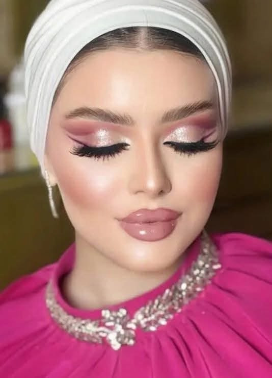 ️✨ عروستنا الحلوة… عرضج المميز وصل! ✨👰🏻‍♀️

💄 مكياج عروس + تسريحة عروس 💇🏻‍♀️
بس بـ 125 ألف دينار 😍🔥

وللمدعوات الحلوات:

💄 مكياج + تسريحة 💇🏻‍♀️
بس بـ 50 ألف دينار للشخص الواحد ✨

ويا خبيرة المكياج السورية مايا 🤍
راح تحصلين على إطلالة ناعمة ومرتبة، تناسب ملامحج وفستانج وتخليج تلمعين بليلة عمرج ✨

🎀 العرض لفترة محدودة والعدد محدود
لا تأجلين حجزج، لأن المواعيد تنحجز بسرعة! 🔥

📍 بغداد – الدورة – حي الصحة
💒 مجمع ميس للأعراس | استديو ميس

📩 للحجز والاستفسار راسلونا خاص هسه
وخلي إطلالتج بليلة عمرج تحچي عنج 🤍👰🏻‍♀
