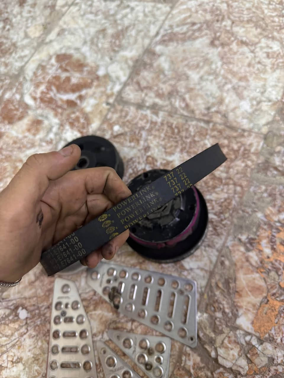 السلام عليكم للبيع 

كت كلجات  كامل 
امامي خلفي وقاش 
بس جيب وشد 
شلعه معدل 

وياهن دوسات اصليه جي تي ار
اصليات مختومات
سعرهن ٢٢٥وبيهن مجال 
اصليات مال رمبه 

مكاني بغداد حي اور وموجود توصيل محافضات 
***********
