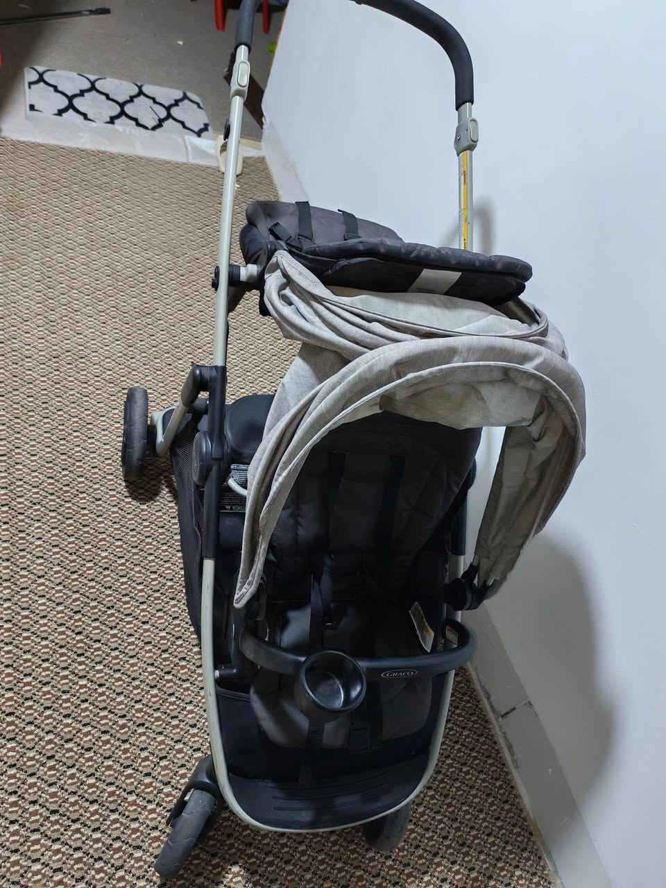 عاربانة طفل ذو مقعدين ماركة عالمية جاي من خارج مستعمل قليل جدا السعر ١٢٥.٠٠٠ يستعمل بعدة حالات كما في الصور العنوان رحيم اوة *********** واتساپ
