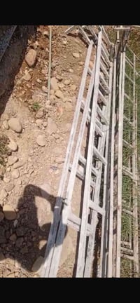 ٣ سلالم • للبيع • نظافة ٨٠٪
