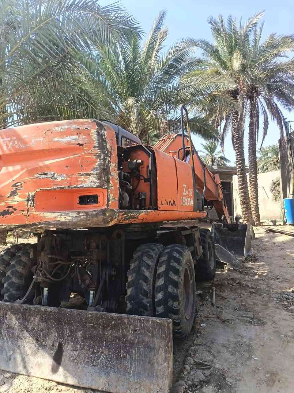 السلام عليكم حفاره هيتاشي ZT مديل 2006 شمالي أربيل بسمي الحفاره للأسفسار ***********
