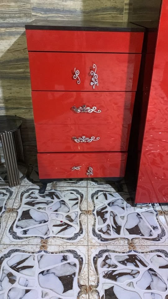 غرفه نوم مستعمله السعر ٢٥٠الف وبيهه مجال ٧قطع وياها دوشك جربايه هديه وبرده وفرشه جربايه للتواصل ع هذا الرقم
***********
