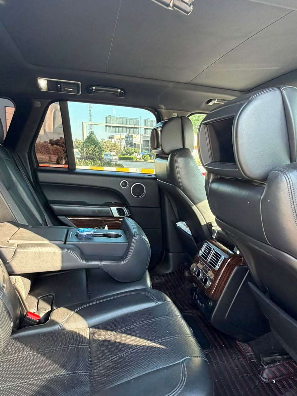 بسم الله الرحمان الرحيم.  RANGE. ROVER.  موديل ٢٠١٧. فول فول موصفات. كندي ئوتوبايكراف. محرك ٨ بستن  كيرمحرك بشرط مامفتوح  سنويه بسمي تحويل وكاله مباشر. سياره ضمان دعاميه لدعاميه.  بشرط بس شويه pdr. باب خلفي.  مكانك سليمانيه.   سعر ٢٧١$. مجال. *********** Singapore
