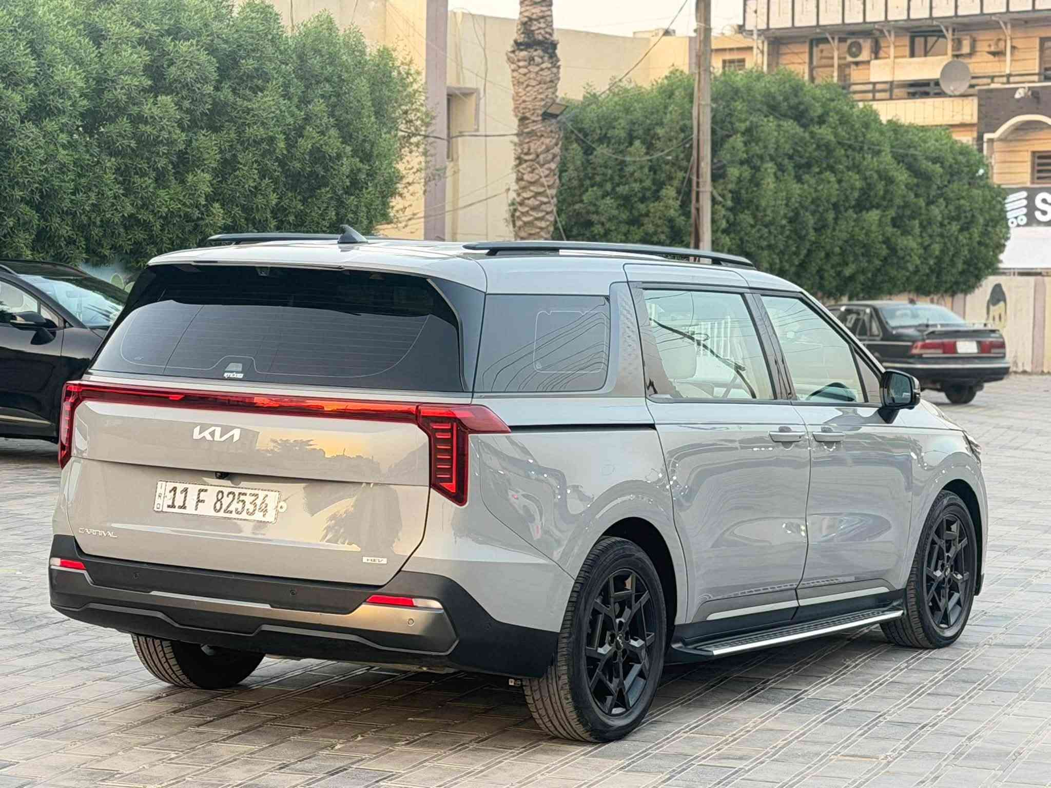 ياالله

السلام عليكم 

كيا كرنفال هايبرد 2025 SX برستيج وارد كوري 

Kia Carnival Mpv Sx Prestige 2025 1.6 Hybrid  

 

                  Hybrid حجم المكينه : 1.6 تيربو + هايبرد 

         المسافه المقطوعه : 42 الف كيلو 

  

#مواصفاتها 

1.شاشه امامي 

2.كامرات 360

3.بصمه

4. اوتوبارك تروح وتجي بالريمونت

5.ويل كب اسود

6. تشغيل عن بعد

7.حساسات خلفي امامي

8.بيبان كهرباء

9.لايتات لد

10.لايتات زنون

11.بكلايتات لد

12.اشاير بالمري

13.رادارات 360

14.كشنات جلد مشمشي

15.ثلاث قطع تبريد

16.هيترات بالكشنات حار بارد امامي خلفي

17.هندبريك بصمه

18.شحن وايرليس

19.هيتر بالاستيرن

20.كشافات 

21.مري شفط

22.كشنات كهرباء امامي خلفي

23.كشن السايق ميمري

24.تحديد مسار

25.نظام ايكو سبورت عادي

26. شاشات خلفية ايباد

27.كامرات محيطية داخل السياره

28. داش كام 

فول موصفات 1/1 جاهزه مرقم بغداد 

🟩 السعر  _ 285 مرقم بغداد وبيها مجال

تفاصيل اكثر هذا رقمي *********** تحياتي 

مكان السياره بغداد حي الجامعه
