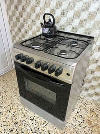 ثلاجه حجم 18 • جديده • طباخ نضيف