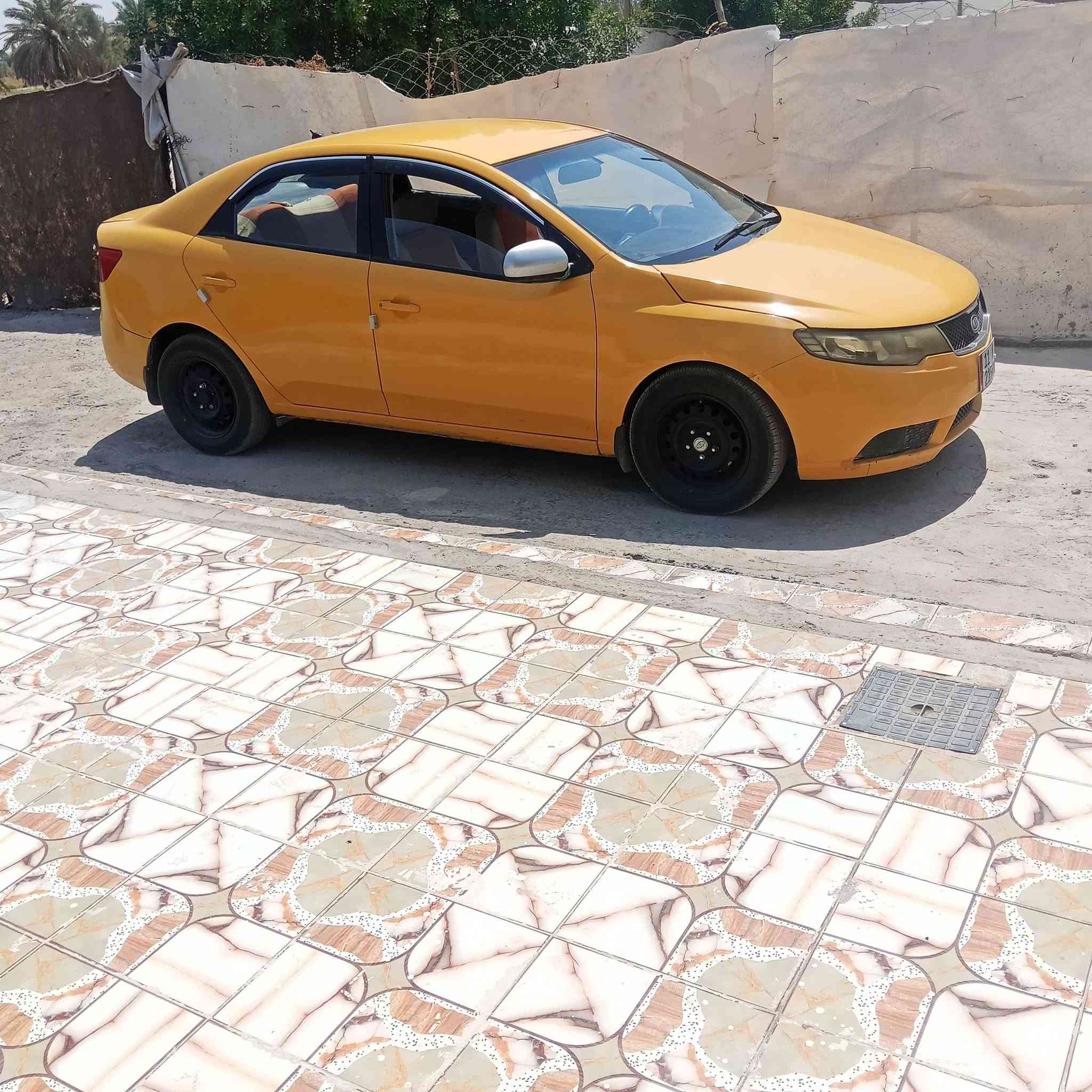سلام عليكم سيراتو البيع موديل 12سياره خير من لله محرك 1600 لا تبخير ولا نتقيص رقمه بغداد ***********/***********
