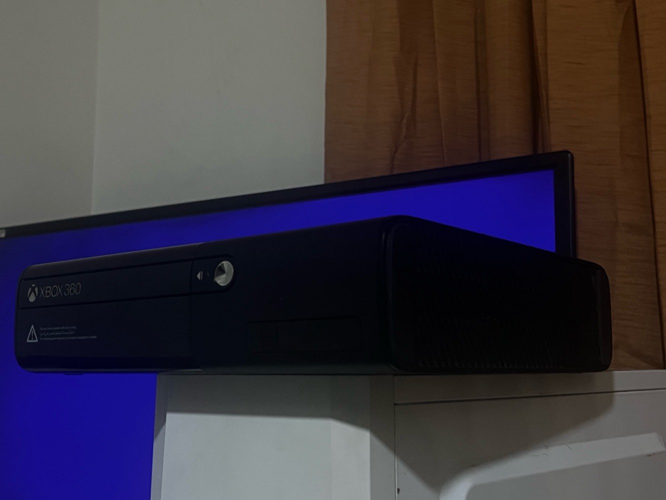 xbox 360 super  slim للبيع
الملحقات: 
-يدتين نظيفات  
-٨ اقراص 
-٤ بطاريات مال يدات ويا (وحدة من عدهم شحن من دون الكيبل)
-يدة ثالثة واير انطيها فحم 
-يدة والمحولة والجهاز بلاديات ممفتوحات
-التوصيل مجاني
-السعر ١٢٥ الف قفل 
-تفاصيل الجهاز وفحصه كدامك اشوفك بالخاص 
الالعاب : 
Assassin creed rogue
Bf4
Blur
Bully
Cod4
Black ops 1
Black ops 2 
Black ops 3
Captain America 
Cod world at war 
Crash mind over mutant 
Dishonored
Fifa 19
Fifa street 
Homefront
Just cause 2
Minecraft 
Mw3
Mortal kombat 
Pes 2016
Pes 2021
Pes 2006
Rdr 1
Resident evil 6
Rise of tomb rider
SB: robotic revenge 
Spongebob heropants
Spongebob truth-sq
Tekkan tag 2
Tom and jerry
Tomb rider 
Yu gi oh 5d’s