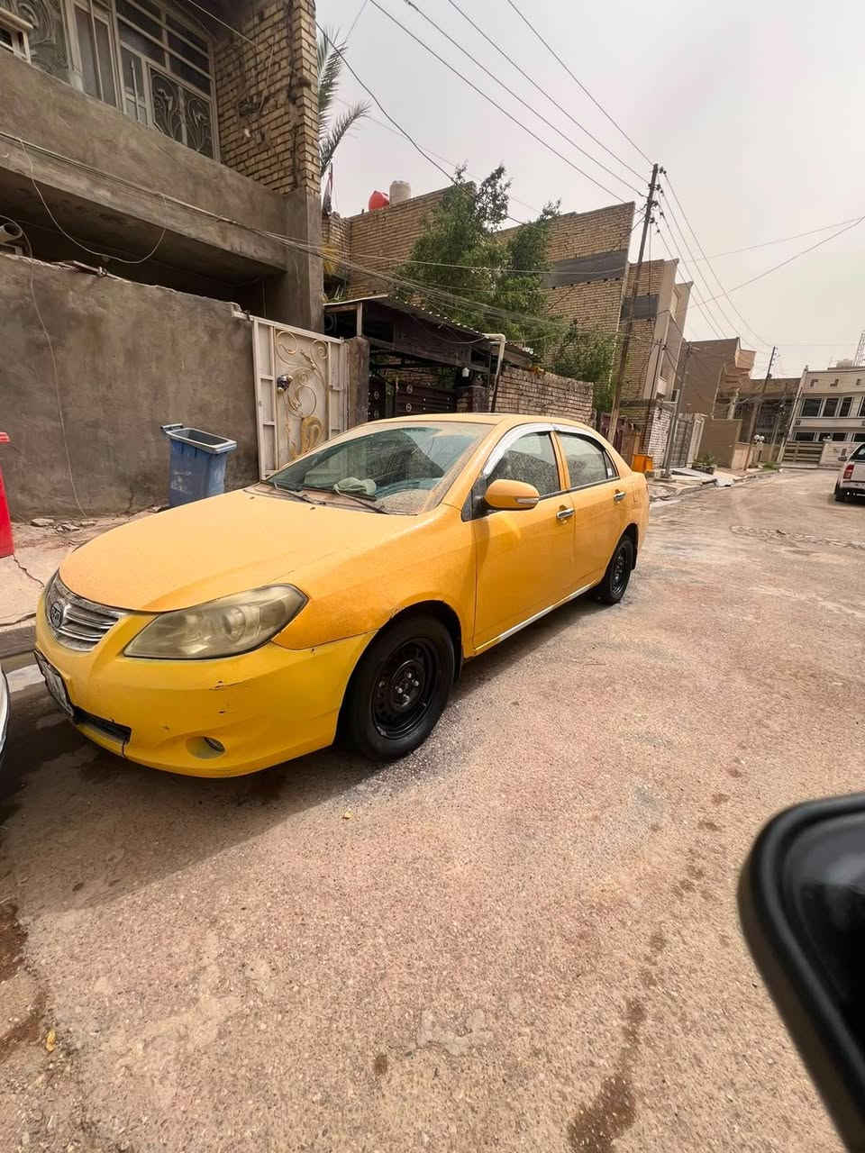 سلام عليكم سيارة بيوايدي البيع موديل 14رقم بغداد مكان بغداد بلديات كبير مكينه كورلا اتوماتيك تبريد شغال تخم تاير جديد مكفوله بس طخه بضندوك شويه رقم ***********
