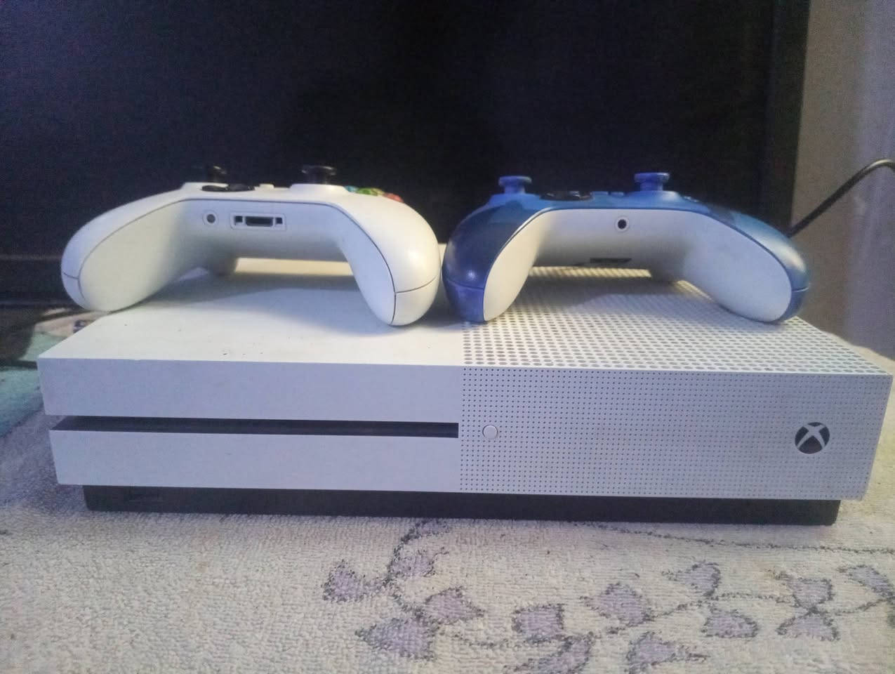 للبيع 180قفل
ون تيرة xbox one s وبي العاب
 الكدامكم بدون نت تشتغل
جوستك 2 
رقم*********** 
بي وتساب

نص مكتوب في الصور:
- الألعاب ١٠ من الألعاب عامل تصفية فرز أبجدي ١٠ IV Battletoads هل تبحث عن المزيد؟