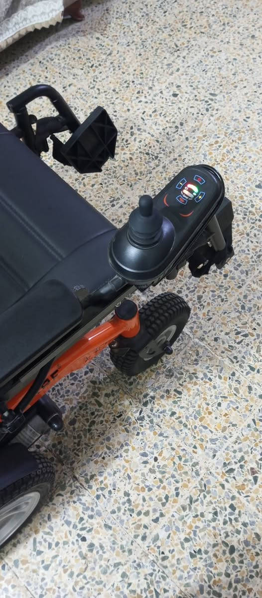 سلام عليكم للبيع كرسي شحن كهرباء جديدة ما مستخدمة سعرها 300 مكانه بغداد جديدة ***********
