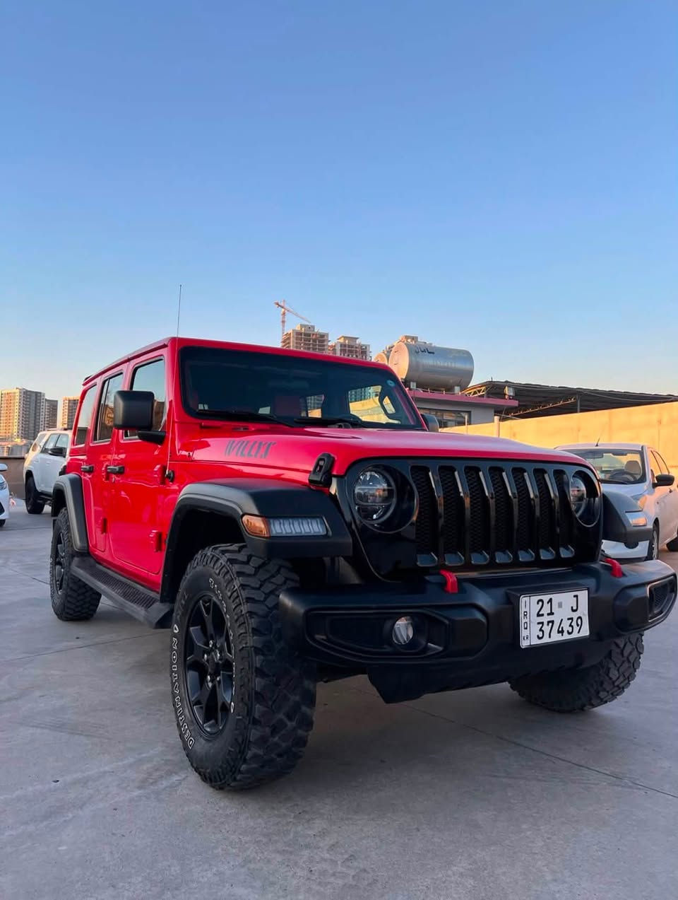 جيب رانگلر موديل ٢٠٢١
فئة willys المعروفة للاوف رود
سيارة عليها تخم تايرات جبلي firestone
سيارة حادثها كلش خفيف بدون صبغ 
ايرباك فقط جهة السائق و مصلح بلادي 
فئات ال 2WD , 4WD auto 4 high , 4 low
داخل جلد احمر
القمارة مصبوغة بلون البودي احمر 
شاشة تدعم apple car play و andriod auto
٤ جامات كهربائية ، گيج شاشة كبير 
ماشية ٤١ الف ميل 
مكينة 2000 تيربو 
لون احمر مميز 
السعر 270 ورقة و بيها مجال 
سنوية جديدة و بأسمنة
المكان سليمانية 

***********

 

جيب رانگلەر موديل ٢٠٢١ 
جۆرى willys تايبەت به اوف رۆد 
تاقم تايەى جەبەلى لەسەرە جۆرى firestone
دەعمەكەی زۆر بچوكه تەنها ايرباگى سايەق تەقيوه و بيلاد دانراوەتەوە  
بێ بۆياخه بە شەرت 
ناو سوورى جلده 
سەقف رەنگى سووره 
جوانكارى زۆرى هەيه 
شاشه apple car play w android auto 
گێج شاشه گەوره 
چوار جام كارەبا  
مەكينه ٢٠ تۆربۆ 
٤١ هەزار ميل رۆيشتووه 
سعر 270 و معامەله 
سەنەوى تازه بە ناوى خۆمانه
شوێن سلێمانى 

***********

