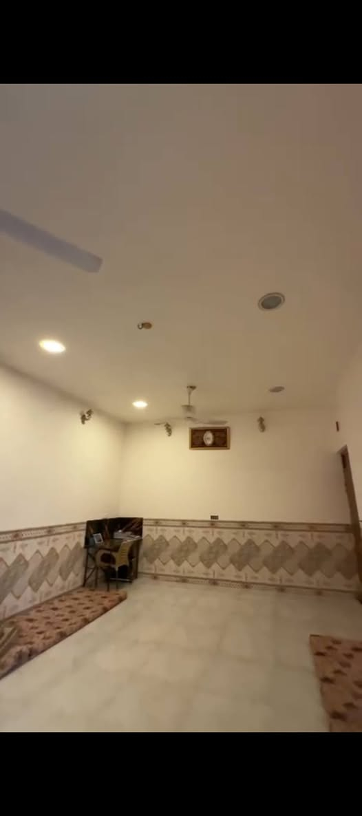 السلام عليكم  بيت للبيع منطقه هور الباشا قرب جامع الهداية ومدرستي الزخرف والتطور مقابل افران ومعجنات احباب المصطفى فرع مطعم ومشويات منصور مساحة الدار 300م  زراعي يحتوي على استقبال 7.5×4.5مطبخ5×4 غرفتين 5×4 حولي مع تحت الدرج 8×4 اما القاط الثاني قيد الانشاء نفسها تفاصيل الغرف والحولي في القاط الاول  للإستفسار اكثر  الاتصال على هذا الرقم ***********
