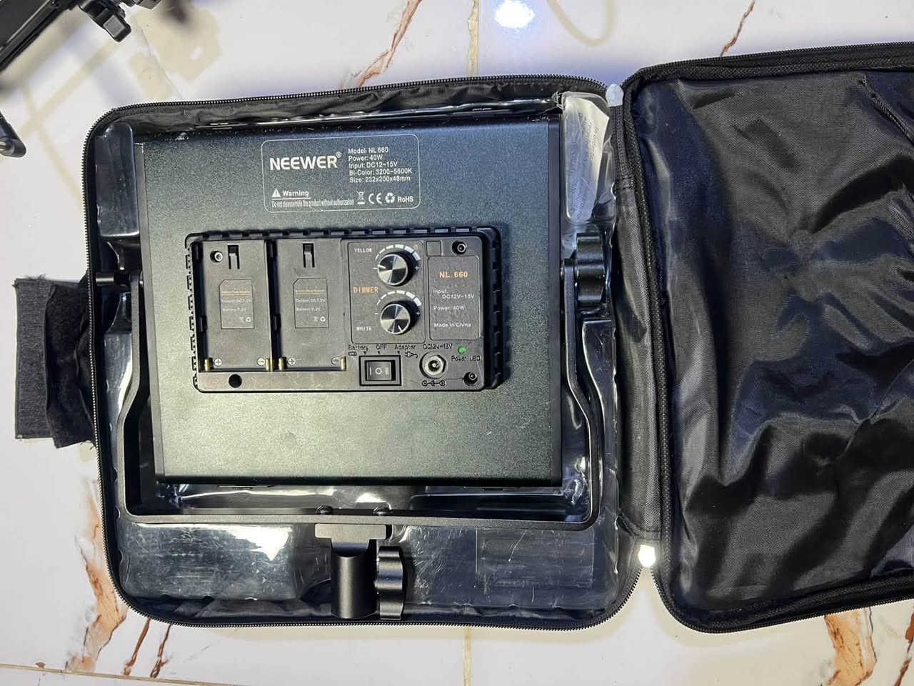 � للبيع إضاءات تصوير احترافية LED
مجموعة إضاءات للتصوير والاستوديو، ماركات NEEWER و FOVITEC، مناسبة لتصوير الفيديو، المنتجات، الإعلانات وصناعة المحتوى.

الإضاءات مستعملة ونظيفة، وياها الشنط والمحولات والملحقات الظاهرة بالصور.
من ضمنها إضاءة Bi-Color 3200K–5600K مع تحكم بقوة ودرجة الإضاءة.

✅ شغل مرتب وإضاءة قوية
✅ مناسبة للاستوديو والمصورين
للاستفسار الاتصال على الرقم 
***********
سعر مناسب سبب البيع التطوير 
يوجد توصيل جميع المحافضات 
مصطفى عبدالرحمن
