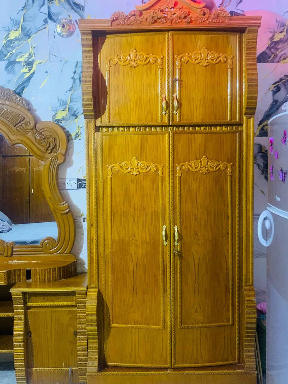 غرفة أخشاب • ٦ خانات • مستعملة