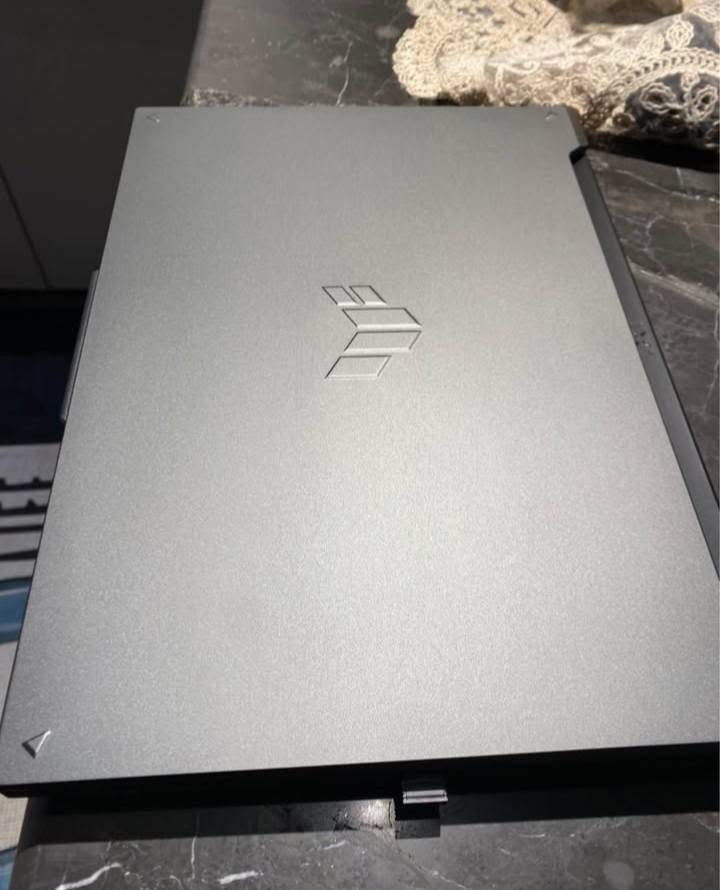 🔥 للبيع ASUS TUF Gaming F16 🔥

✅ الحالة: نظيف جداً واستعمال خفيف
✅ نسبة النظافة الخارجية: 99%
✅ نسبة البطارية: 92%

💻 المواصفات:
🔹 المعالج:  Intel Core 5 210H 8cor
🔹 كارت الشاشة: RTX 4050 6GB
🔹 الرام: 16GB DDR5 5200HZ
🔹 التخزين: SSD 512GB
🔹 الشاشة: 16 إنج 165HZ FHD 1920*1200

🎮 الجهاز جاهز للألعاب والشغل بدون أي نقص
✅ ويندوز أصلي
✅ جميع التعاريف والبرامج منصبة وجاهزة
📦 الملحقات:
✔ شاحن أصلي
✔ حقيبة ASUS أصلية
‏✔ Mouse Pad عادي 
✔ موس و كيبورد the thunder ضوئي 

❌ لا يوجد كارتون

📌 ملاحظة:
يوجد أثر ضوء خط صغير جداً بالشاشة ميتعدى ٤ سانتيم يضاح فقط في الون الداكن جدا او الاسود كما موضح بالصورة، ولا يؤثر على الاستخدام أو الألعاب. 
الابتوب لا شخط لا مفتوح لا مصلح ضمان عله مشكلة الضوء 14 يوم ميتسبب اي شكال .

📍العنوان: بغداد - الدورة - ابودشير
💰 السعر 1100 الف  لا يوجد توصيل تجي تفحص وتاخذ 

📞 الرقم: [***********]
✅ متوفر واتساب ***********

للمهتمين مراسلة أو اتصال
