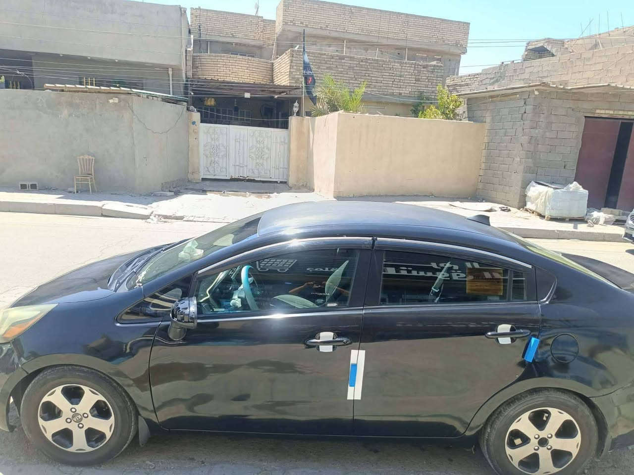 للبيع كيا ريوو 2017
رقم بغداد الجديد 
بدون ايرباك 
محرك 1600
كير AT
تخم تاير جديد تبريد ممتاز 
تحكمات ستيرن جهتين 
داخل بيجي واسود 
سياره كلش كلش جديده 
كتلوكات الشركه بيه
مبولشه بالجديد
طخته من كندا  جاملغ وره سايق فقط
السعر90 / ***********
