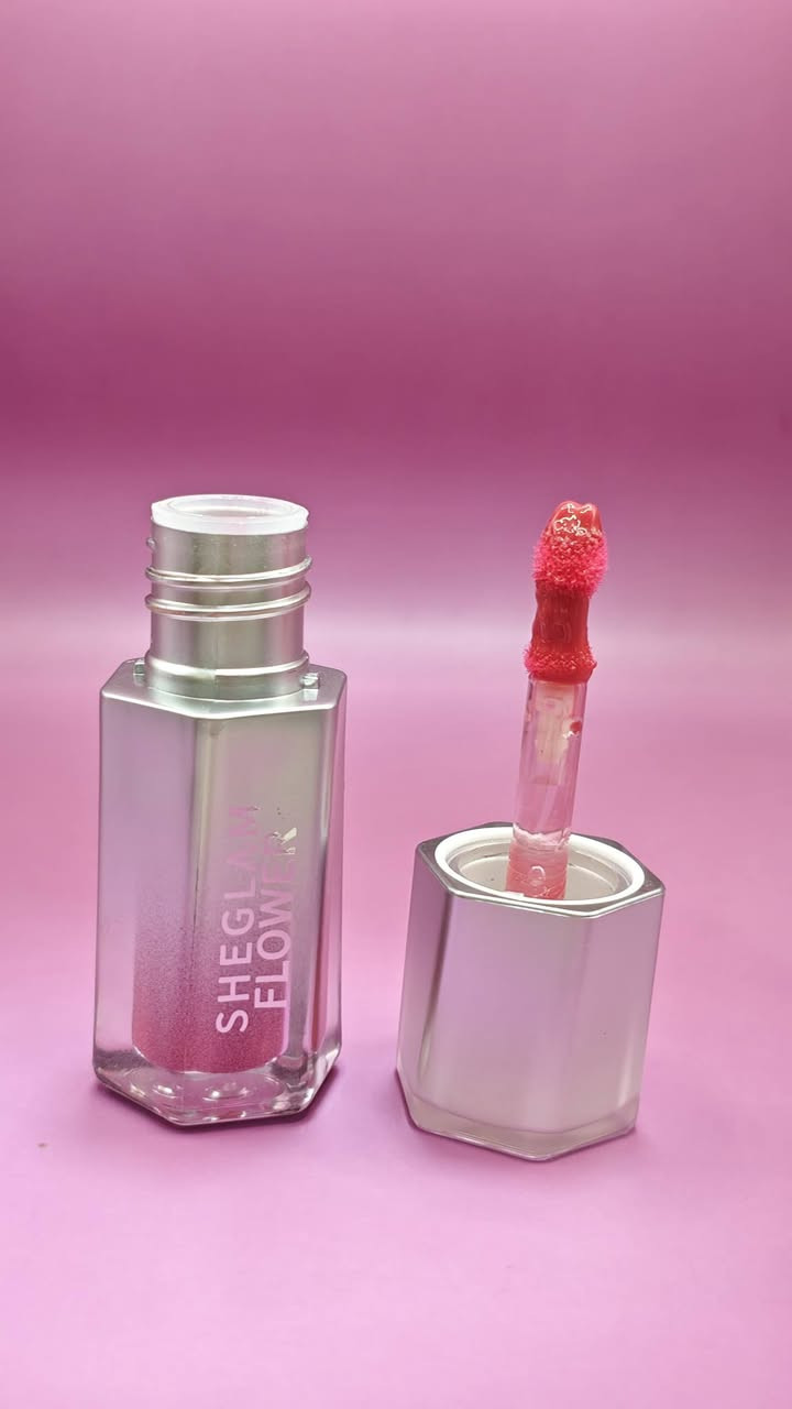 🌸✨ SHEGLAM FLOWER Lip Gloss غلوس الشفاه اللي يجمع الأناقة والألوان الساحرة 💋 ✨🌸
لمعة شفاه بتصميم فاخر وألوان تخطف الأنظار 💋
💄 6 ألوان رائعة، من الوردي الناعم إلى الأحمر الجريء والعنابي الغامق
💧 لمعة جذابة وملمس ناعم ومريح
🪄 فرشاة تطبيق دقيقة تعطيك شكلاً مرتباً بضربة واحدة
💎 عبوة سداسية أنيقة بتدرج فضي
كمية محدودة، الحقي تحجزين لونك المفضل! 🛍️
📩 للحجز المباشر: راسلونا على الصفحة أو واتساب
📱 ***********
🚚 التوصيل سريع وآمن لكافة المحافظات
📍 أو زوروا متجرنا وجربوه بأنفسكم:
أوركيد بيوتي - شارع الكماليات، مجمع النوري، داخل القيصرية (قرب بيت عدنان)
#شيجلام #SHEGLAM #SHEGLAMFLOWER #ليب_غلوس #لمعة_شفاه Lipgloss مكياج أوركيد_بيوتي منتجات_تجميل مكياج_العراق بيوتي

نص مكتوب في الصور:
- 1 2 3 4 5 6
