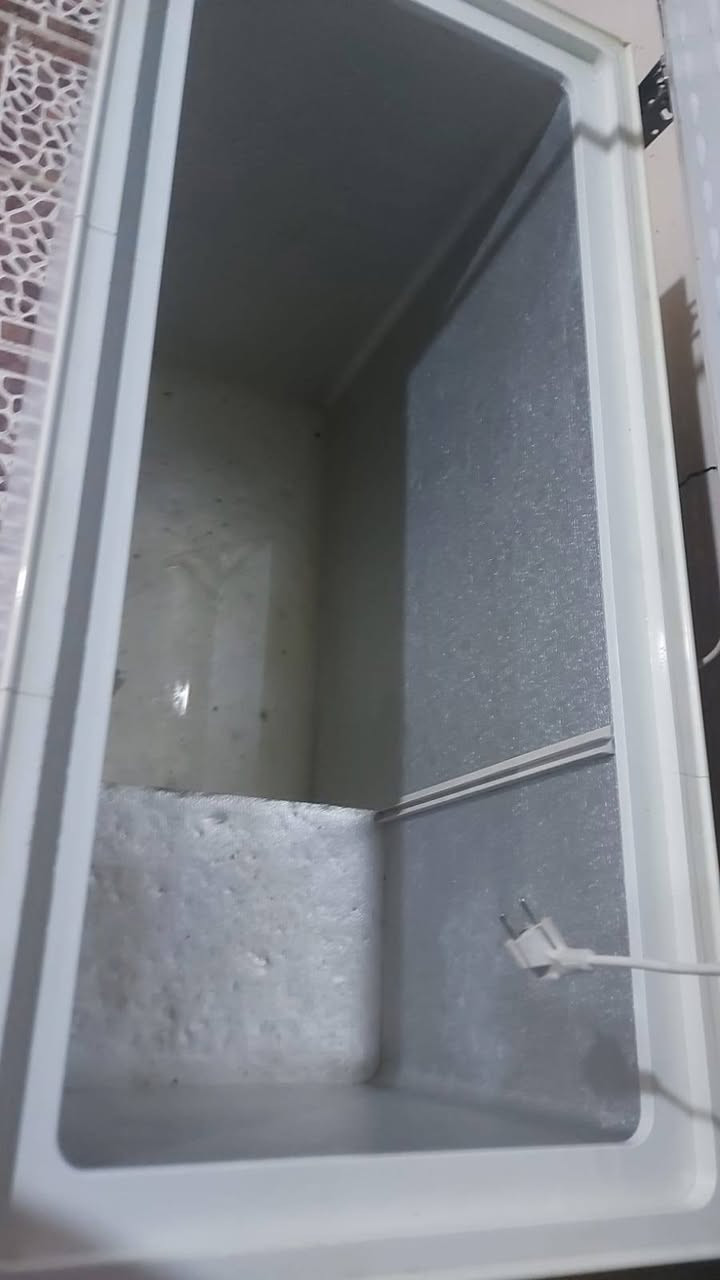 مجمده للبيع نضيف مابي أي عيب بس ماطور عاطل يحتاجله ماطور ***********
