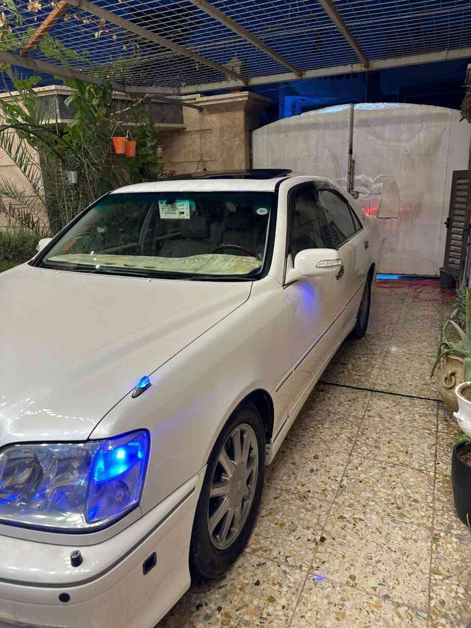 السلام عليكم 
للبيع تيوتا كراون 
فول مواصفات 
محرك 3000 
تبريد قطعتين 
كشنات كهرباء امامية وخلفية 
كشنات جلد 
بردة خلفية 
ثلاجة 
فتحة 
اريلات تصعد وية تشغيل 
ستيرن كهرباء 
اربع دكم 
مثبت سرعة 
رقم سليمانية باسمي 
مكانهة بغداد المشتل 
*********** بغداد, العراق
