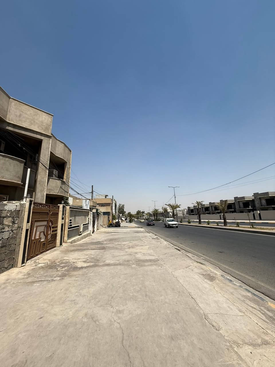 🏡 بيت للبيع – حي المنصور الجانب الأيمن ع شارع العام 

📐 المساحة: 200 متر
📏 الواجهة: 10 متر
📜 السند: ملك صرف
🏠 مكوّن من طابقين

🔹 الطابق الأرضي:
🚗 كراج
🛋️ هول + استقبال
🍳 مطبخ حار + بارد 
🚿 صحيات
🛏️ غرفتين نوم

🔹 الطابق الثاني: 
‏🛋️ هول 
🚿صحيات
‏🛏️ 5 غرف نوم
🏡بيتونة
‏🌤️سطح

📞 للاستفسار والاتصال:

‭***********
***********
