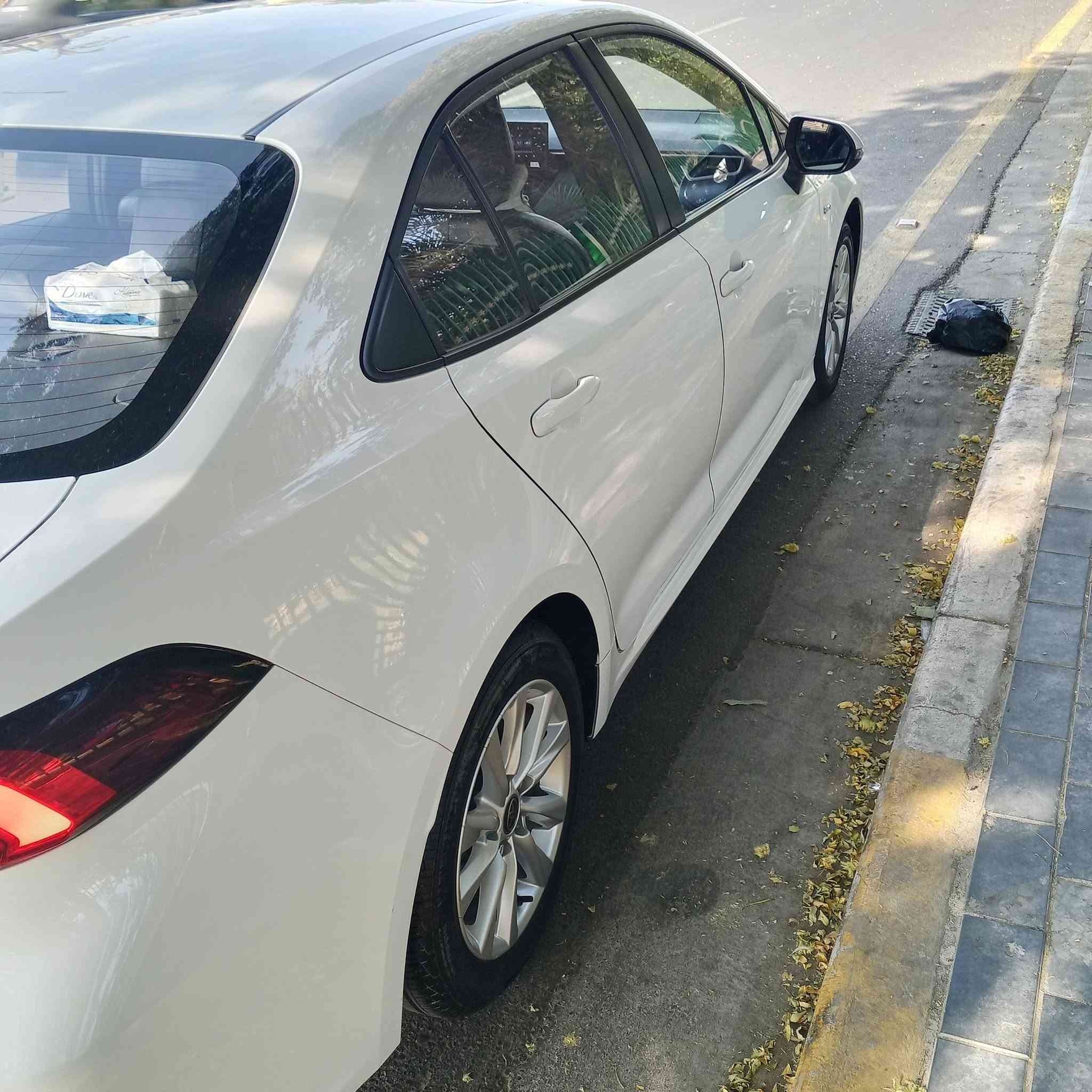 سلام عليكم كورلا هايبرد تجميع صيني موديل 24ماشيه 65بيه فقط شخوط بالدعاميات خفيفه كما مضح بالصور فول السياره داخل جلد الشكل الخليجي السعر 150وبيه مجال قليل مكاني بغداد رقم ***********
