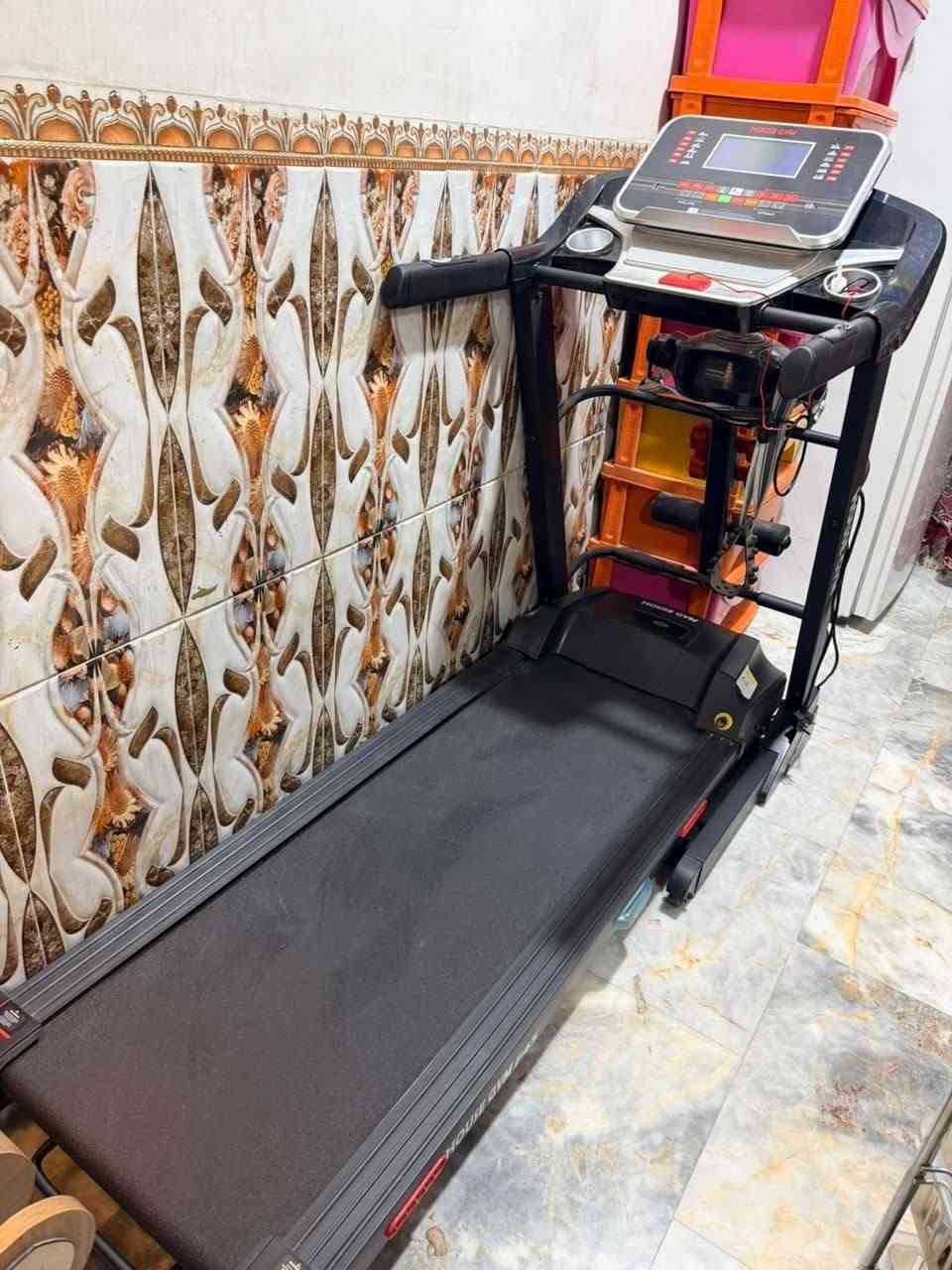 السلام عليكم 
جهاز جري كهربائي House Gym
160كيلو جهاز مستعمل كلش قليل نظافته 99% الكارتونه مالته موجوده
عنوان بغداد
***********
