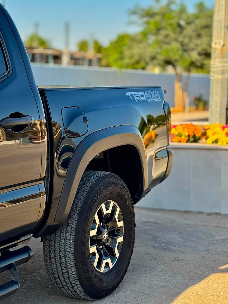🔹السلام عليكم للبيع فقط ..

♦️السعر المطلوب 215$ ورقة وبيها مجال ..

‏♦️TOYOTA TACOMA TRD OFF ROAD PREMIUM

🔹تويوتا - تاكوما - تي ار دي اوف رود - بريميوم ..

♦️موديل 2023 .. THE LAST CALL .

♦️السيارة مصروف عليها ومعدلة .
🔹ويل حجم 16 اوف رود بلادي .
🔹تاير امريكي من شركة GOODYEAR اصلي .
🔹دوسات اصلية TRD PRO كوالتي عالي .
🔹مطريات من شركة ELLTE امريكي اصلي .
🔹بنيد TRD PRO اصلي .
🔹شباك تندرا TRD PRO اصلي .
🔹لايتات TRD PRO اصلي .
🔹درع محرك TRD PRO حديد .
🔹بروجكتر اصلي .. مع حاجب بروجكتر اصلي لد وترحيب .
🔹بگلايتات من شركة الفاركس اصلي لد وترحيب .
🔹بگلايت قمارة من شركة الفاركس اصلي لد .
🔹اضائة داخل البدي اوتو اصلي .
🔹عصا الگير TRD مطعم بأحمر .
🔹حلقات تطعيم احمر للدشبول .

♦️مواصفات السيارة بأختصار …
🔹بصمة .
🔹رادارات عدد 2 امامي .
🔹اشاير بالمري .
🔹تحكم كشن كهرباء .
🔹فول تحكمات ستيرن .
🔹جام خلفية فتح وقفل اوتو .
🔹شحن لاسلكي .
🔹فورويل نضام ديفلوك نضام زحف بالرمال وصعود جبال .

♦️ضرر السيارة قطعة وحدة فقط البنيد مبدل .

🔹للأستفسار - ‭***********‬
