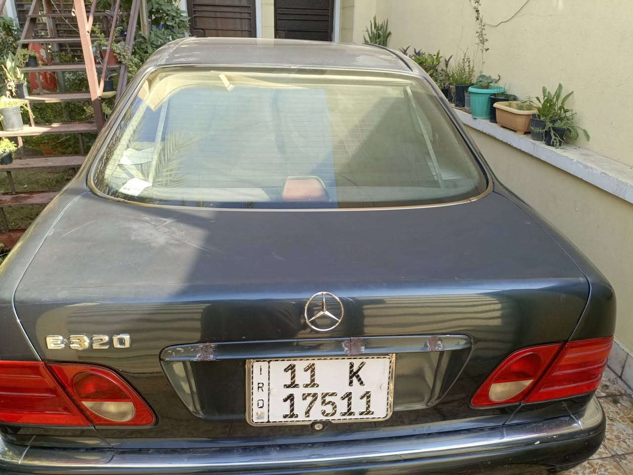 السلام عليكم
W210
موديل ١٩٩٨ محرك v  
رقم دولي 
مرايا كهرباء 
برده كهرباء 
فتحه سقف
كشن جلد 
بصمه مو سويج 
نظام تحديد سرعه شغال 
مانع الانزلاق esp شغال 
گير ومكينه نظيفات 
السياره صاير عليها ادامه منظومه احتراق (فيت بم ونوزلات وفلتر وبلكات جديد )
صندوك كهرباء 
داخلها نظيف ومبين بالصور 
مبدللها مشط ستيرن 
الحداديه حلوة مالتها ومبدل اجزاء منها بجديد 
 كهربائيات مرتبه ومامجطله 
بك لايت مبدل جديد 
مروحه مبدله 
راديتر مبدل 
مكان السياره بغداد 
السعر ٩٨ ورقه 

للاستفسار  الاتصال ع رقم ***********
