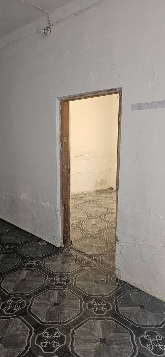 السلام عليكم اللهم صل على محمد وآل محمد
بيت للبيع 135متر طابو زراعي سند 25 غرفتين نوم وحمام داخلي وخارجي ومطبخ خدمات كاملة مجاري وتبليط ومقرنص بيت قديم حاليآ مؤجر الجمعية شارع الجوادين للإستفسار ***********
