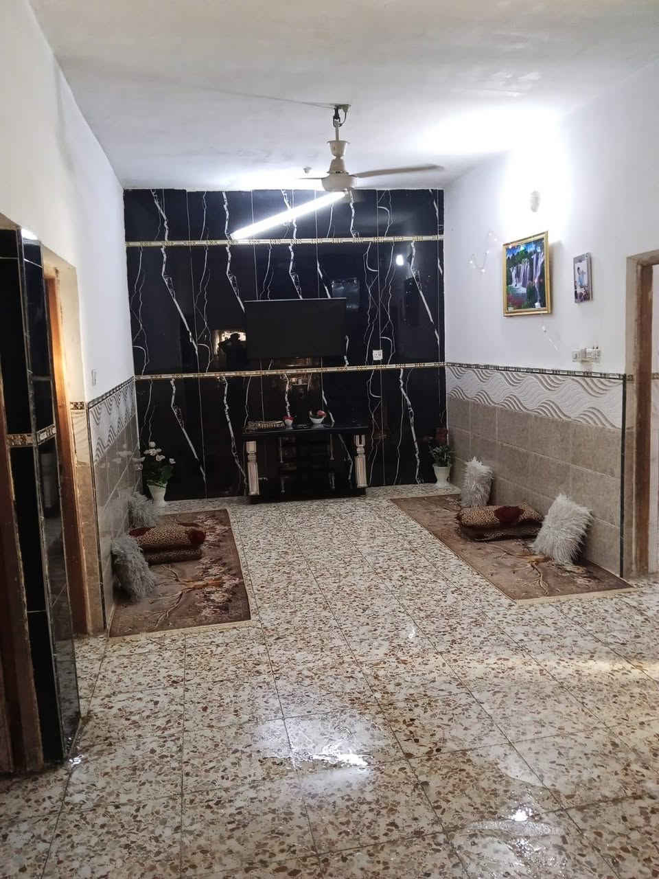 السلام عليكم ورحمة الله وبركاته بيت للبيع منطقه الرشديه السادة البحيات قرب جامع كريم ابو غازي مساحه البيت 350 متر نوع العقار سند 25 زراعي سعر البيت 100 وبي مجال للستفسار اخوكم كرم الدليمي ***********

