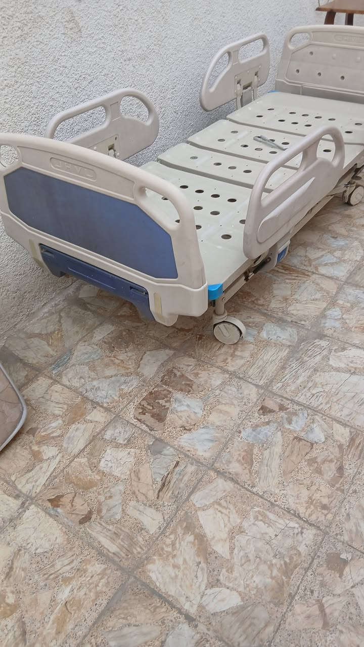 سرير مريض • ٣ حركات • للبيع