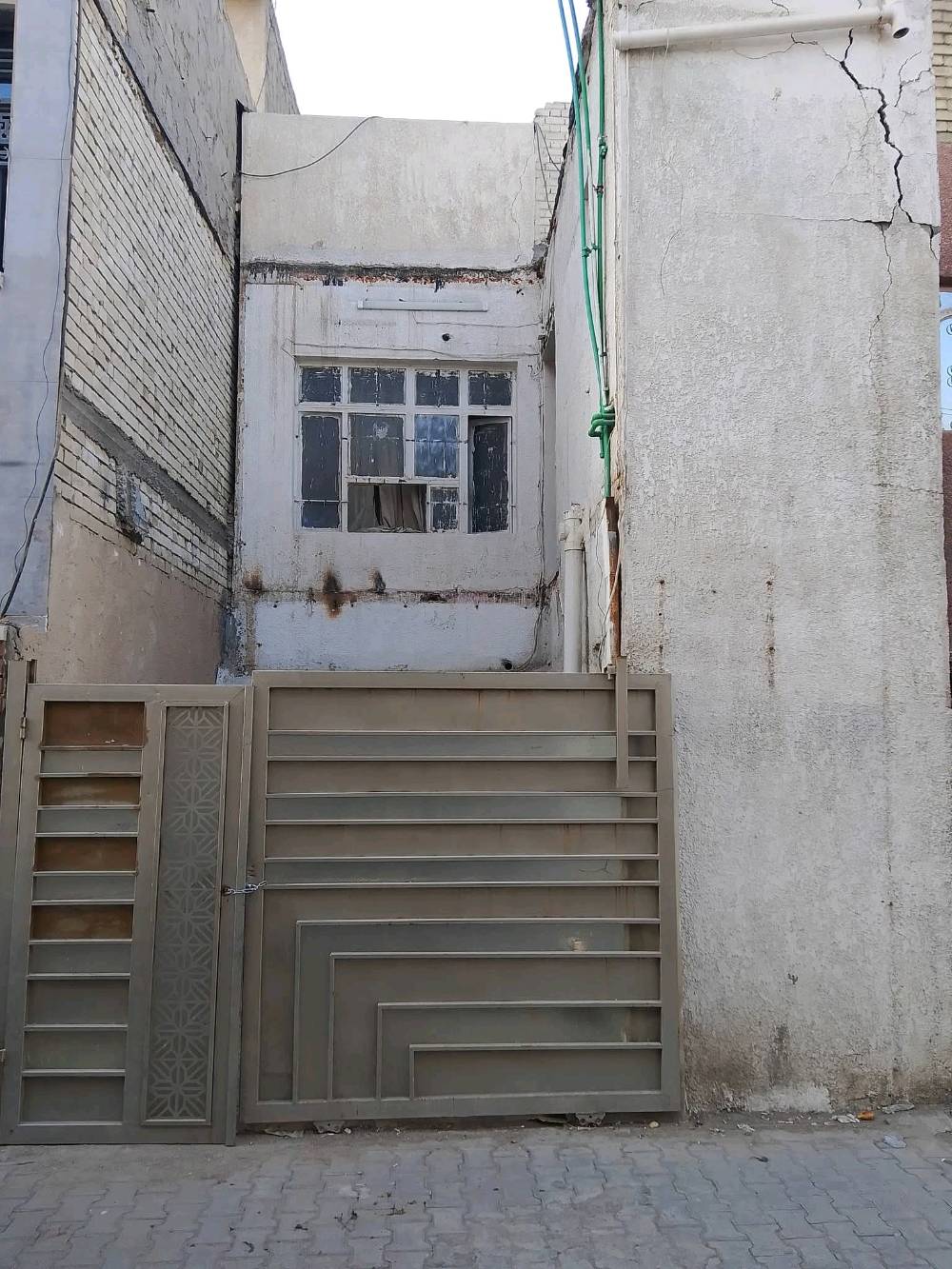 بيت الشعب حي سومر
مساحة ٦٤ 
 ٣طوابق ٣ غرف نوم 
وخدمات بالطابق الأرضي والطابق الثاني 
رقم تلفون ***********