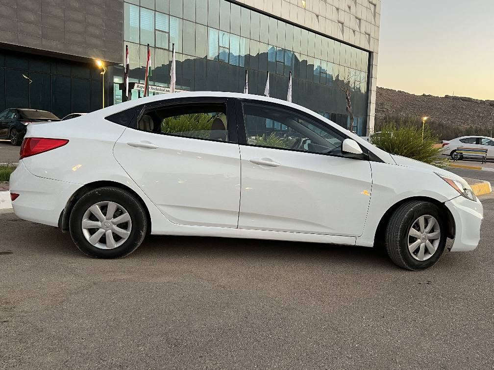 Hyunda Accent 2015 
هیۆندای ٲکسێنت ۲۰۱٥ 
نرخ  ٤٨ گەڵا 
شوێن ڕانیە
۰۷٥۰۳۳٦۲۰۲٤
بڕاوەیە 
گێڕو مەکینەو سەقفی بەشەرت دەدەم 
سەیارەکە کۆدی بۆ کراوە 
بچوکترین کێشەی نیە مەسروفم لێکردووە تەنها  دەبڵێکی شلەو دەنگی دێ 
مواسفاتی لەو مۆدیلە فوولە بەس سڵاید نیە 
ئیکۆیە ،حاسەیە ،ئەیبی ئێسە ،قفڵ مەرکەزی جام وئاوێنە کارەبایی و زۆر شتی تر 
*********** رانية, السليمانية
