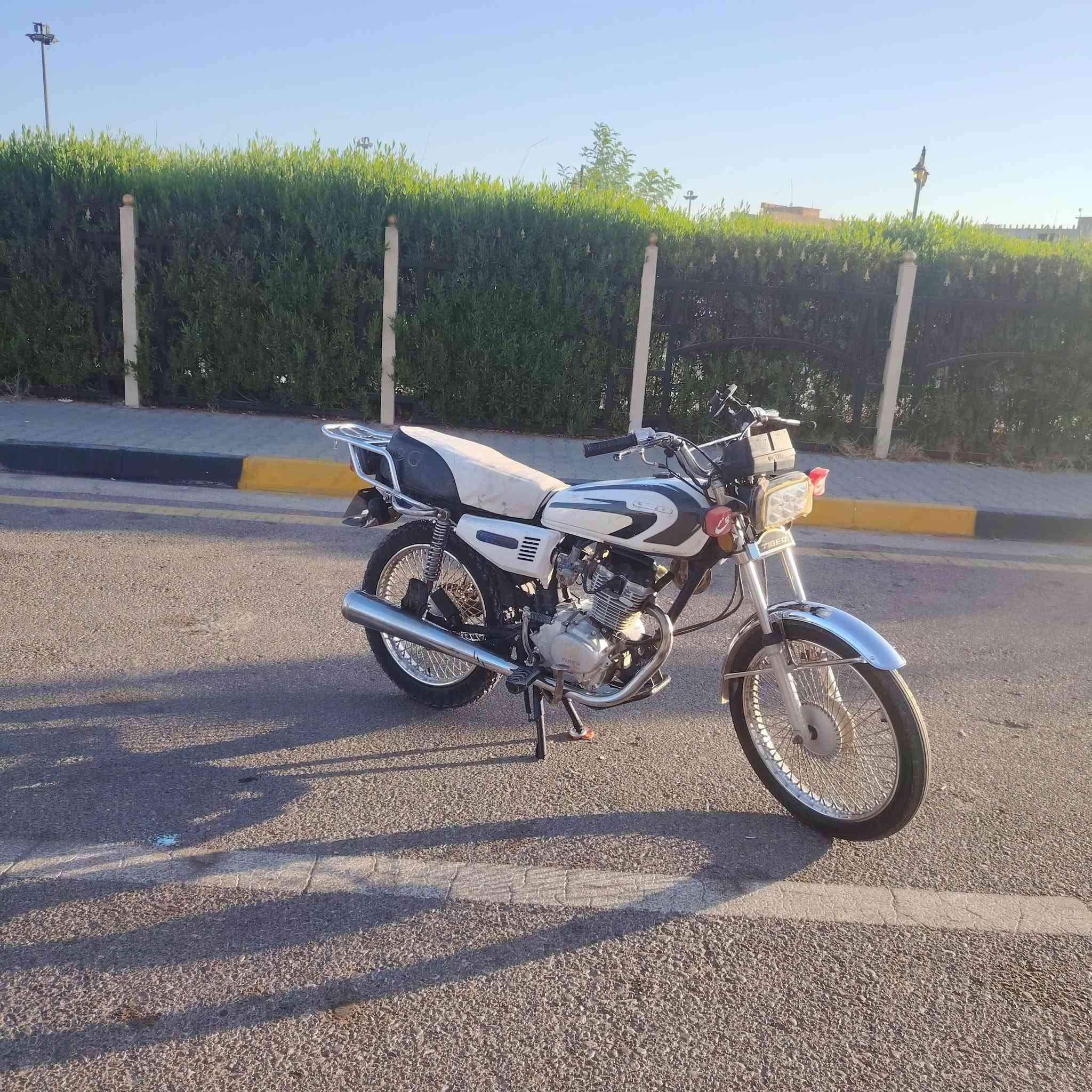 سلام عليكم تايكر للبيع
موديل 2020 وزن ثقيل بصمه المحرك
كلشي بي جديد تاخذو ما تصرف علي برغي تايرات وجوابه جدد كابريته جديده مبدل ضفيره كامله وايرمنياتو كلها شغاله 
(الصور قديمه قبل يومين اخذتهم ما بيه حيل اصور😅 وبدلت صفاحيات وتاتنكي ب 55 الف )
***********
