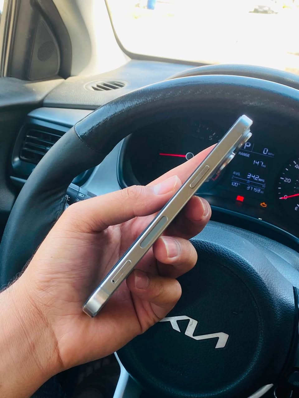 iPhone 15 pro max
ذاكره 256 
بطاريه 98 
نموذج m 
دبل سيمكرت
جهاز كله نورمال شرط حاسبه 
بدون اي خلل كله شرط 
سعره 975 الف 
***********
