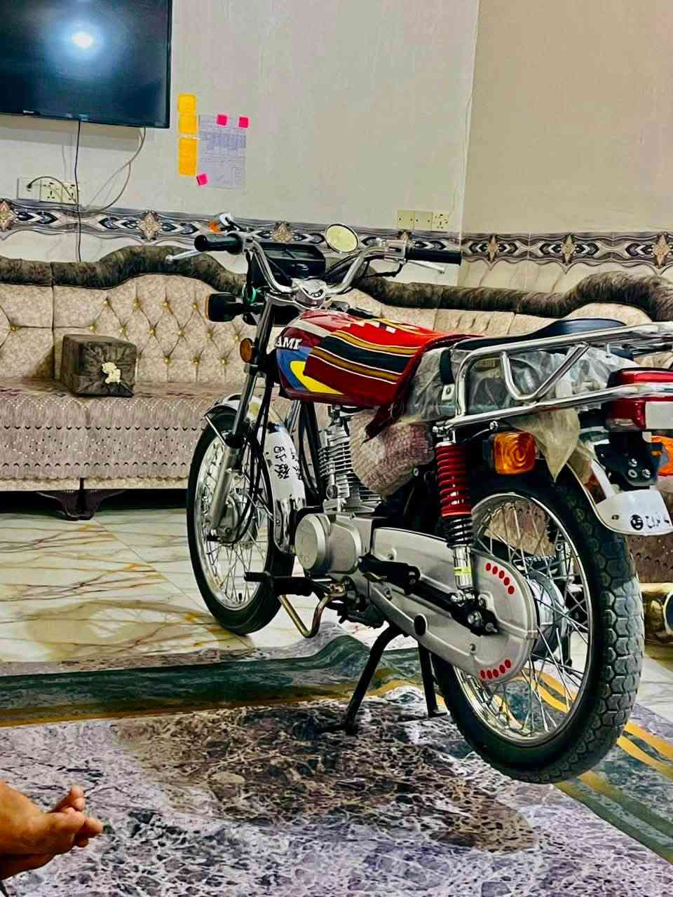سلام عليكم 
نامه امتياز 3 احرف دراجه (غراض شلامچه) نضافه فــووول كلش نضيفه و مكفوله من كل شي بيها بس اشاره وحده متشتغل والباقي كفالههه موديلها 25 وطالعه ب 26 سعرها 750 ومجالها بسييط 
(مو شراي لا تجي تتفلسف يمي ) ‏‪***********‬‏

نص مكتوب في الصور:
- محمد عبد الله
- اليوم 10:42 م