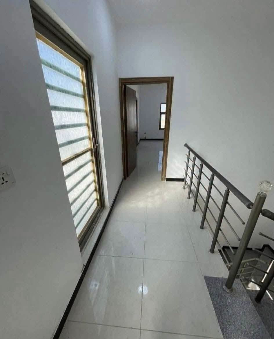 🏡  دار للبيع مجمع الأميرات٢ تجاري
المساحة 250م²  
📍 الموقع: المربع الثالث على السنتر تجاري
💰  نازل قرض على المصرف العقاري 80 مليون 
القسط الشهري 490 الف 
تبديل كفيل فقط
⚡ فرصة ممتازة للسكن
📞 للاستفسار: ***********
🏢 مكتب ياسر دوش / بإدارة علي الطائي
📍 العنوان: النجف الأشرف – مجمع الأميرات الأول مقابل مجمع الكرار
