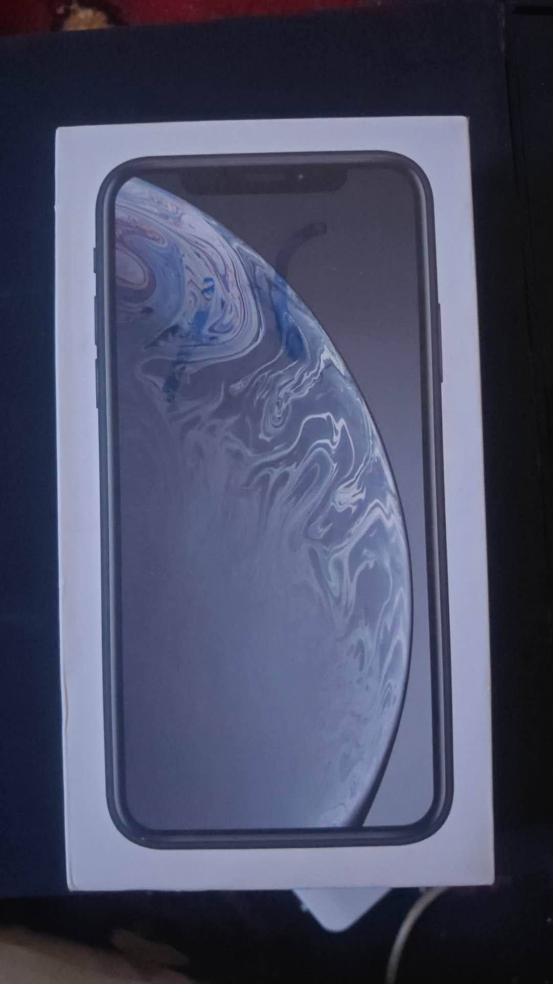 آيفون XR • ١٢٨ غ.ب. • بطارية ٦٨٪