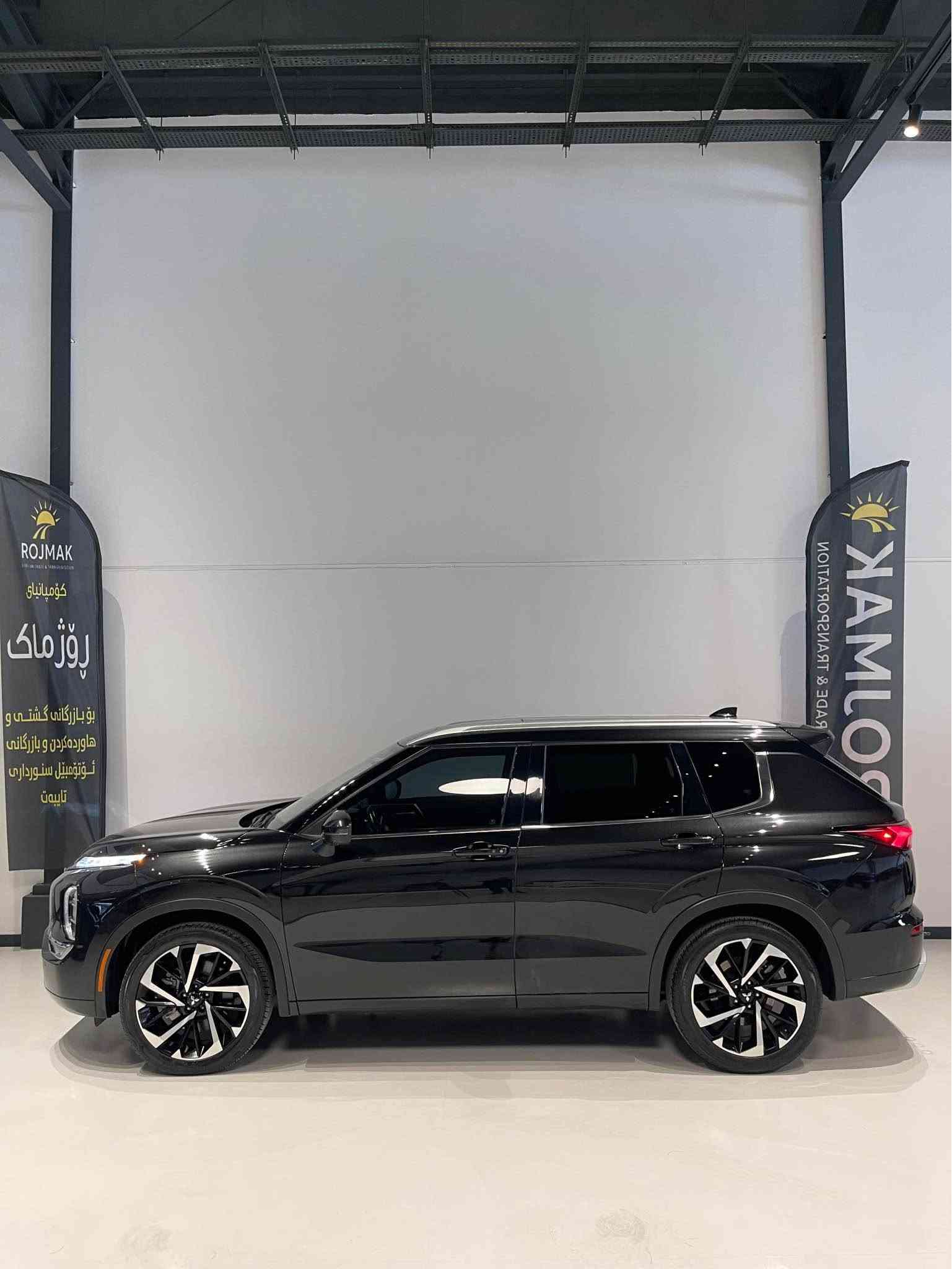 Outlander 2024 SEL
پێش و پشتی کەپسە بێ ناو گرتن 
یەک جاملخ گۆڕاوە بە بیلاد و  -  دوو پەڵە بۆیاخی هەیە
فوول فوول مواصفات - ٢٢ هەزار مایل ڕۆشتووە - مکینە V4
تاک ئەکسلە - ڕەقەم کاتیە - شوێن سلێمانی کۆمپانیای ڕۆژماک

JA4J3WA87RZ028108

***********
***********

اوتلاندر مودیل ٢٠٢٤ مواصفات SEL
سیارە بجم کبس - بس بیها جاملخ تبدیل بلادی 
و شبرین صبوغ بل باب - بدون دواخل - ماشیە ٢٢ الف میل
مکینە ٤ سلندر ٢.٥ لتر  - سیارە فوول فول مواصفات 
رقم کاتیە - مکان سلیمانیە - شرکە روجماک 

JA4J3WA87RZ028108

***********
*********** السليمانية, العراق
